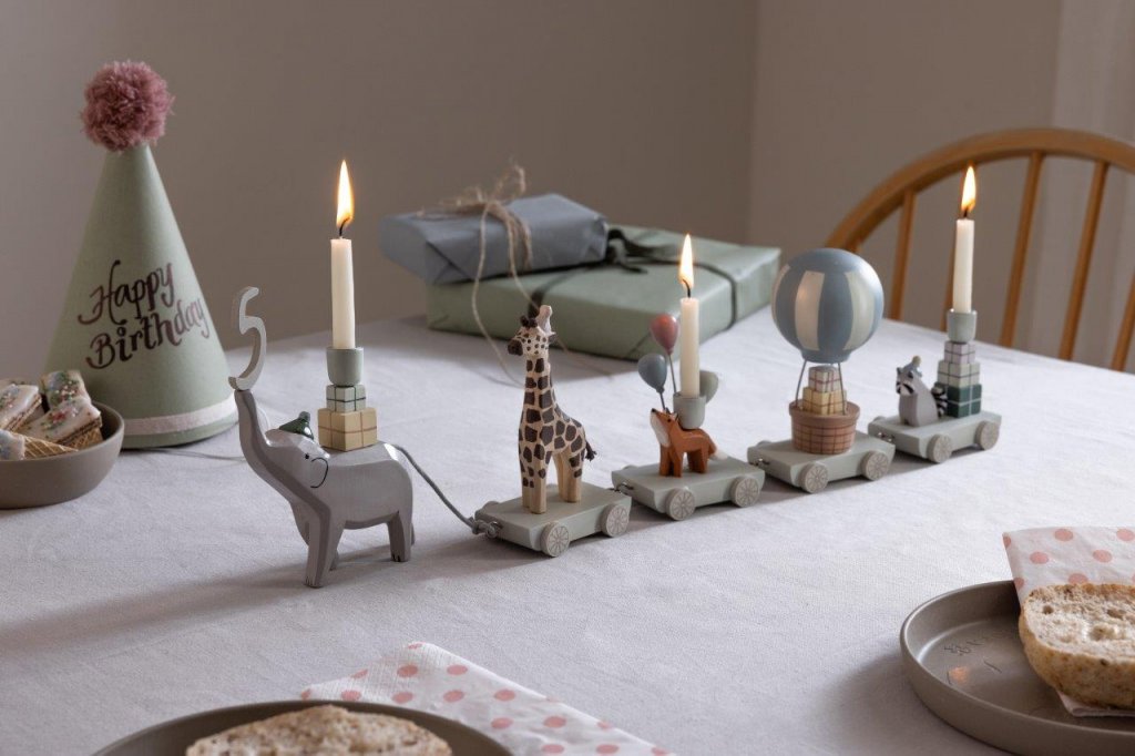 Der „Geburtstagszug“ von Sebra | das spielzeug