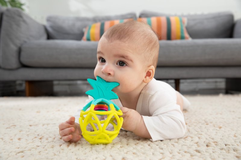 Ravensburger Play+ - Balle Sensorielle Tomate Silicone Dès 6 Mois Balle Activite Bebe Et Hochet De Dentition Jouet Multi Sensoriel Motricite Et Eveil 34013