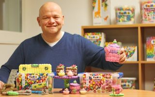 Klaus-Schuppan-mit-Playmais.jpg