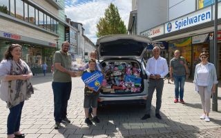 Vedes-Gewinnuebergabe.jpg