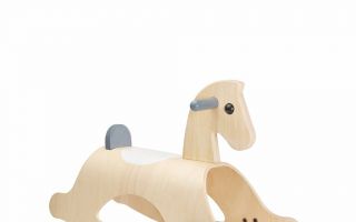 Schaukelpferd-Plan-Toys.jpg