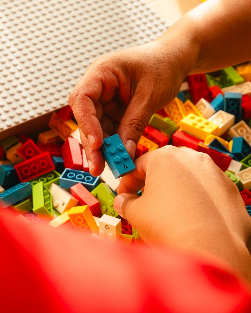 „Lego Braille Steine – Spielen mit Braille“ | das spielzeug