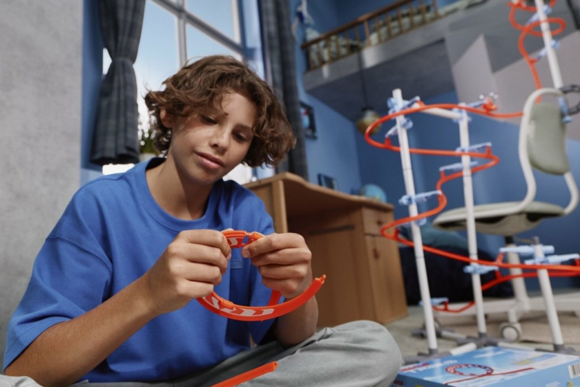 SKY-TRAILS-Image-Copyright-PLAYMOBIL.jpg