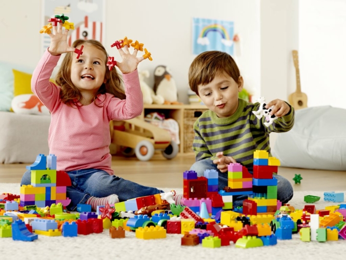 Kinder-mit-Lego-Duplo-Steinen.jpg