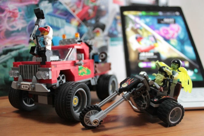 Lego-Hidden-Side-Stunt-Truck.jpg