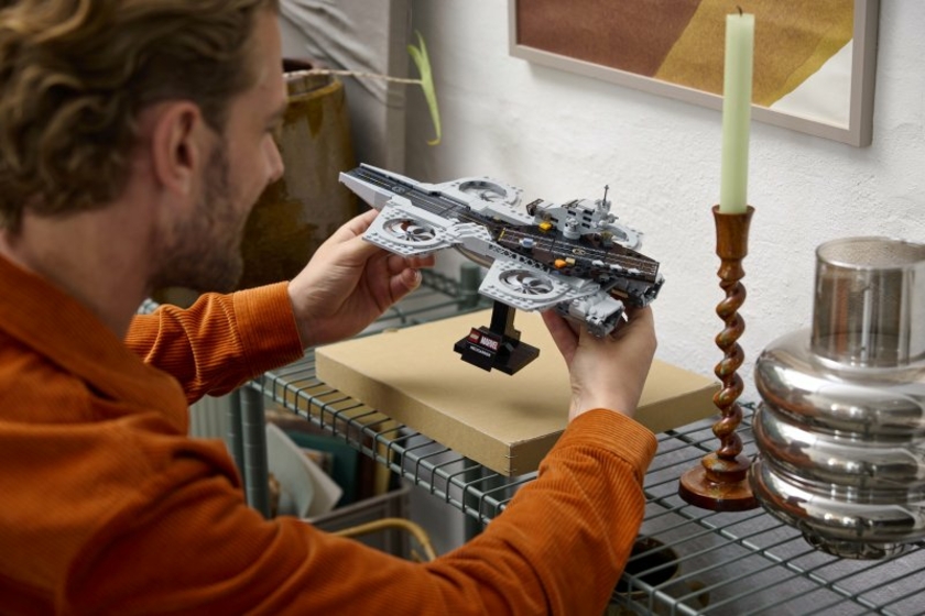 Lego-Marvel-Helicarrier-der.jpg