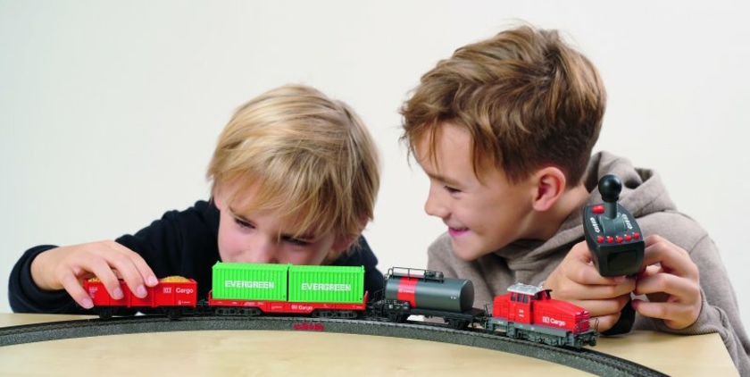 Maerklin-Start-Up-Ragnierlok-Henschel-und-Gueterwagen-Set-Copyright-Maerklin.jpg