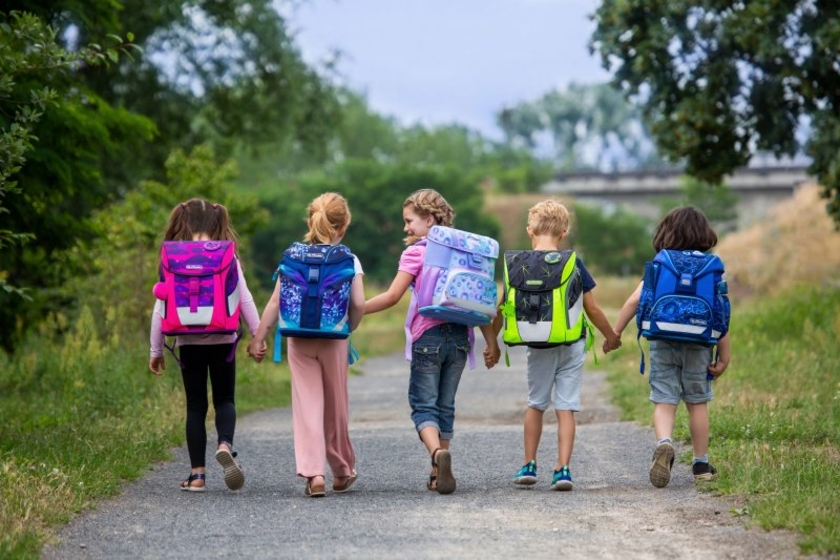 Kinder-mit-Herlitz-Schulranzen.jpg