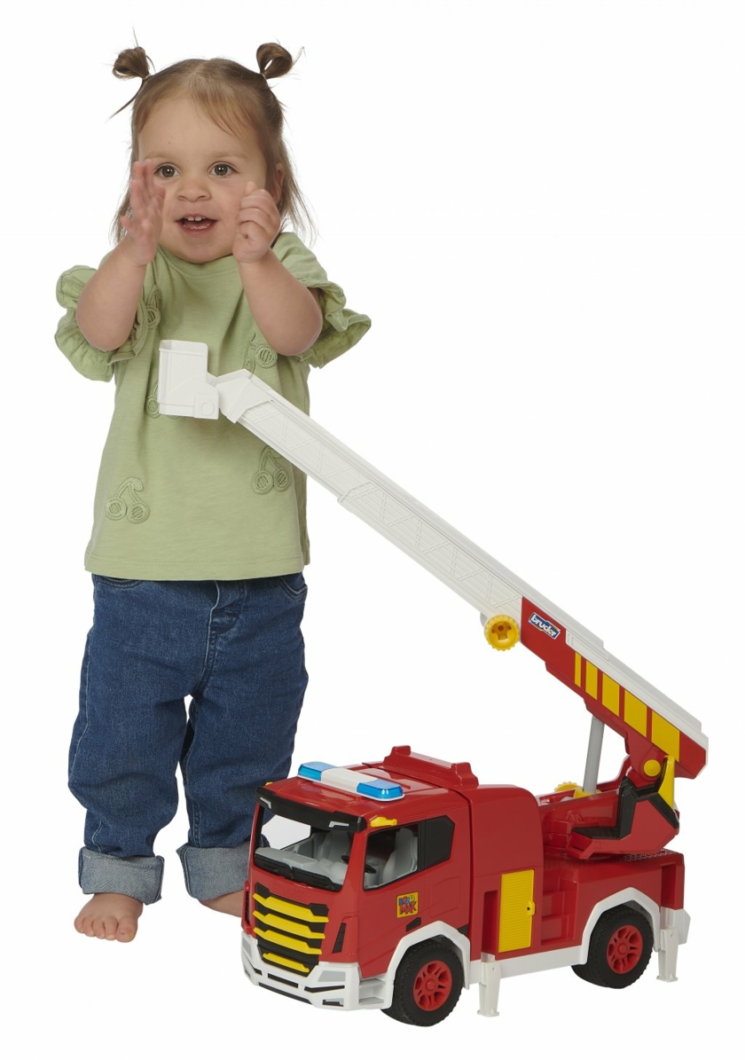 Bruder-Roadmax-Feuerwehr-Copyright-Bruder.jpg