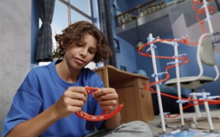 SKY-TRAILS-Image-Copyright-PLAYMOBIL.jpg