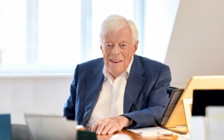 Portraet-von-Otto-Julius-Maier-aus-dem-Jahr-2025--Copyright-Ravensburger--Anja-Koehler.jpg