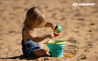 Schildkroet-Sandspielzeug-Set-Bucket-Crew-Copyright-Schildkroet.jpg