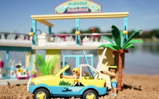 Playmobil-Beach-Hotel.jpg