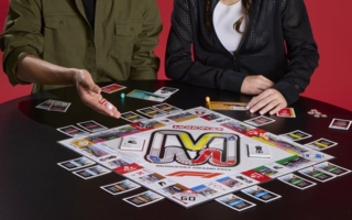 Monopoly-F1-Edition-Brettspiel---Lifestyle-1-Copyright-Hasbro.jpg
