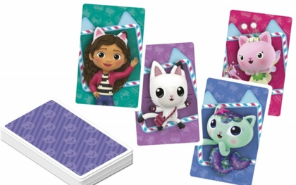 Kartenspiel und Plüschfiguren zu „Gabby’s Dollhouse“