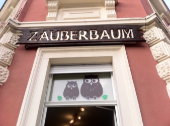 Zauberbaum-DresdenEingang.jpg