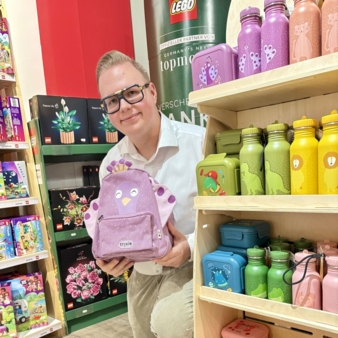Herrmann-s-Toy-Store-Rucksaecke-und-Trinkflaschen-Copyright-Herrmann-s-Toy-Store.jpeg