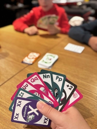 Alster--und-Elbharmonie-Buchstaben-Klacks-Spielsituation-Copyright-Alster--und-Elbharmonie.jpg