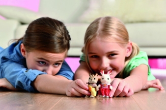 Sylvanian-Families-Spielbild-Figuren-Copyright-Epoch.jpg