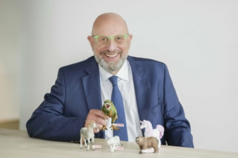 Dr-Manfred-Ziegler--c--Schleich-Copyright-Schleich.jpg