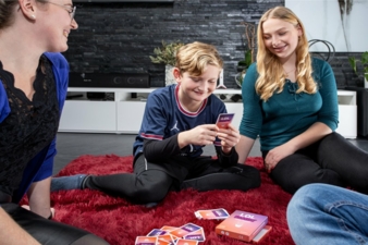 Anzen-LOL-FAMILY-beim-Spielen.jpg