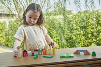 PlanToys-Baukloetze-Dorf.jpg