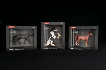 Schleich-Black-Label-Legacy-of-Horses-Gruppenbild-Copyright-Schleich.jpg