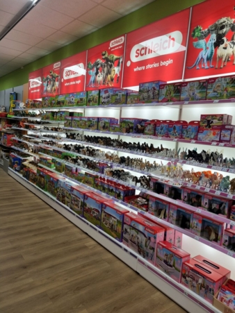 Fachgeschaeft-HUM-Schleich.jpg