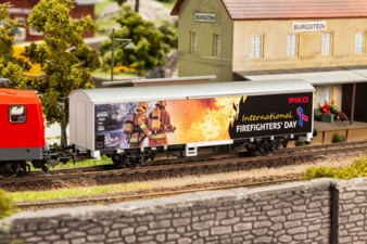 2026-04-02-PIKO-H0-Sonderwagen-zum-International-Firefighters--Day-2026-Copyright-Piko.jpg