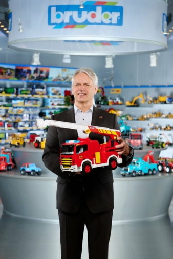 BRUDER-Spielwaren-CEO-Paul-Heinz-Bruder-ROADMAX-Feuerwehr-Copyright-Bruder.jpg