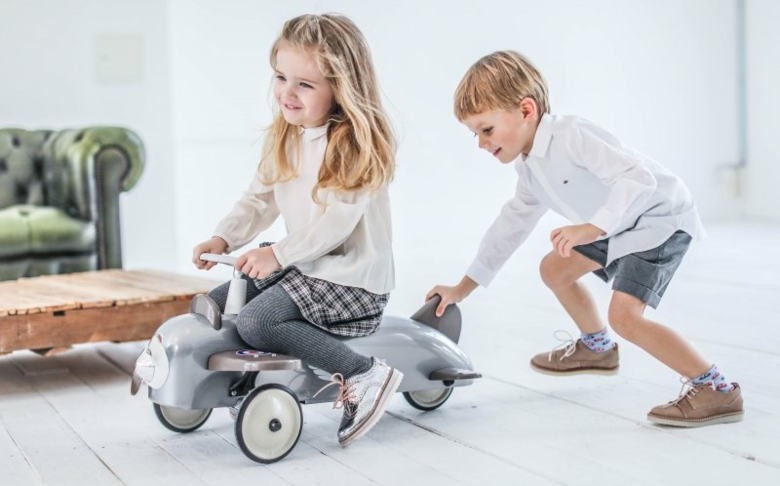 Rutsch- und Spielzeugautos von Baghera